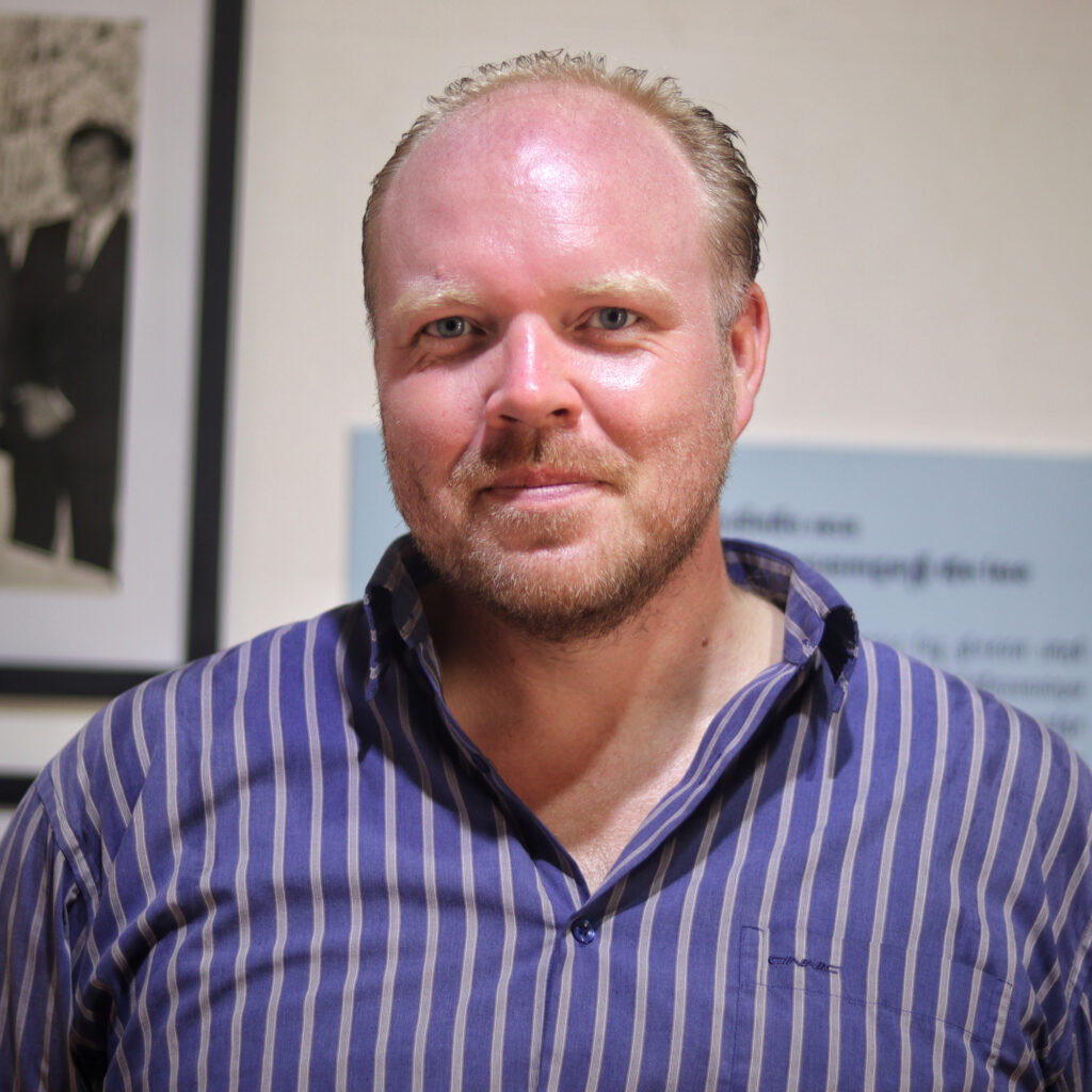 Casper Gils- Gallery Director
